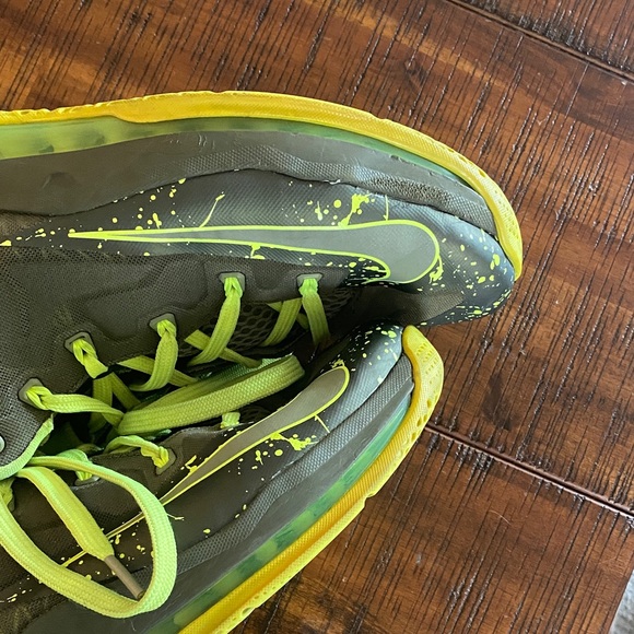 Nike Men Gray and Neon Green Sneakers - Picture 6 of 13
